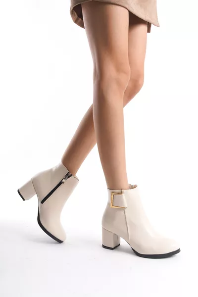 حذاء قصير بكعب للنساء بلون بيج أثينا مع تفاصيل مشبك