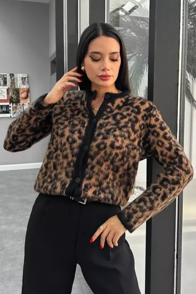 كارديغان من صوف ناعم بنقشة الفهد