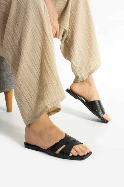 Черни дамски чехли за вкъщи и открито