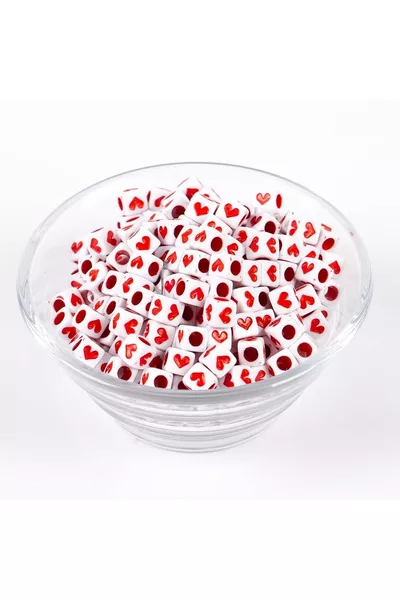  грама- 6 мм кубчета мъниста, червени пластмасови мъниста във форма на сърце, първо качество ( г-  броя)