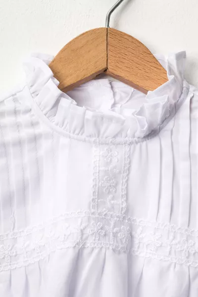 Camicia da bambina esclusiva con dettagli in pizzo e volant,  anni