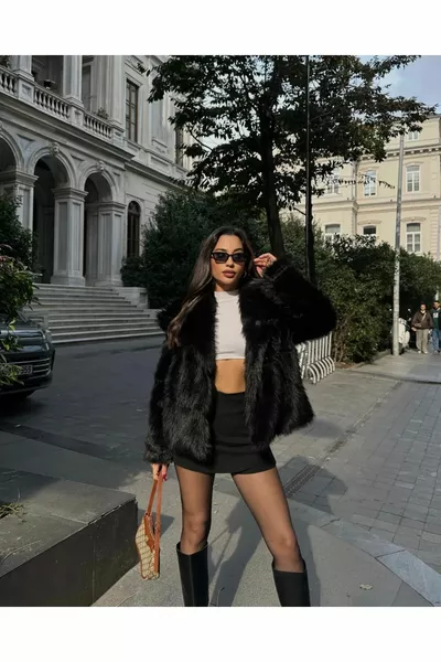 معطف نسائي فروي بأزرار