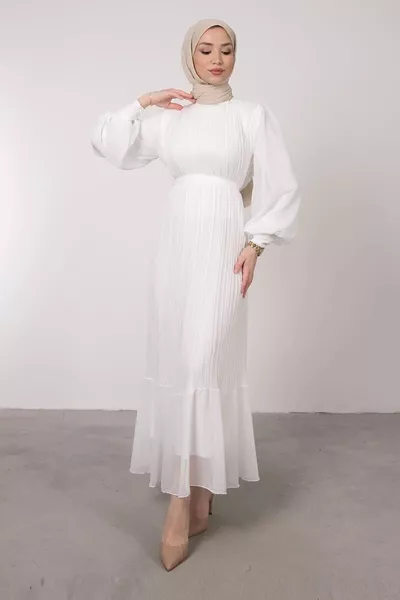 فستان محتشم من الشيفون مطوي