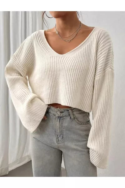 WOMEN'S OVERSIZED V-NECK KNIT CROP SWEATER