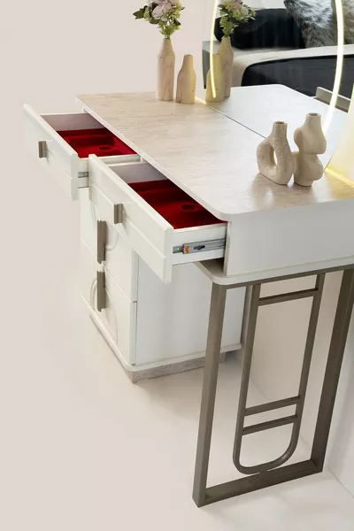 خزانة ميلانو ومرآة