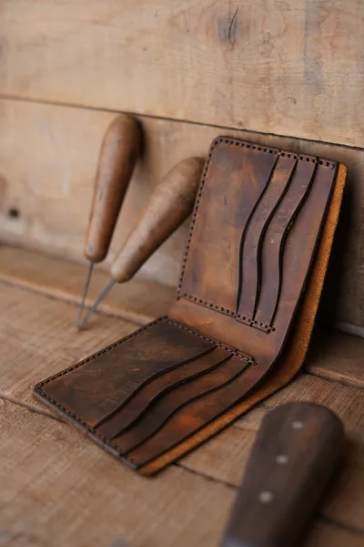 Мужской кошелек из натуральной кожи ручной работы