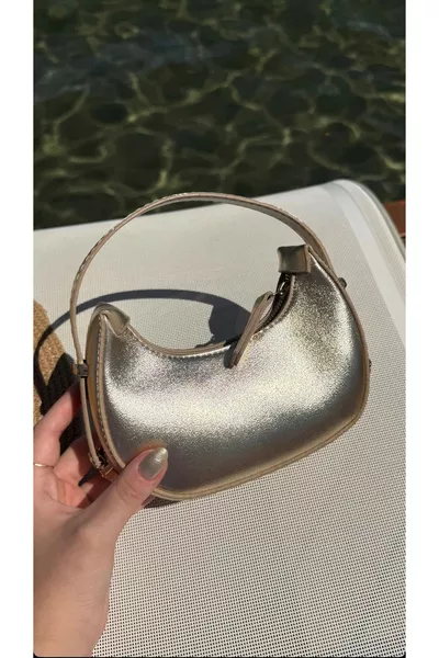 Дамска металическа мини вечерна чанта с регулируема дръжка (налична е мини версия с размери)