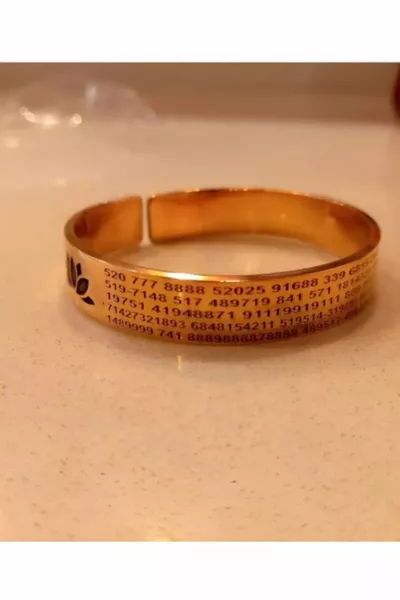 الأرقام القديمة تسلسلات الأرقام خلفية عين أو آية الكرسي سوار الحظ النحاسي