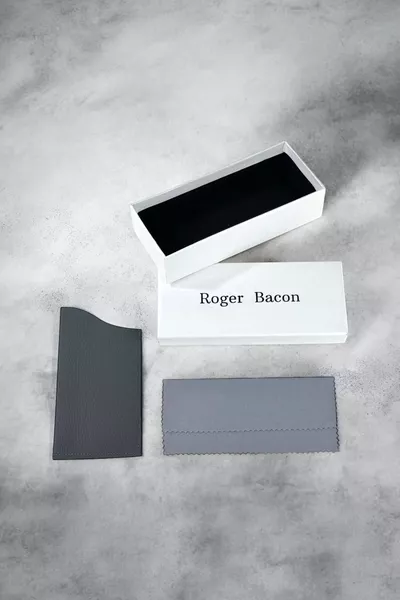 Occhiali da sole da uomo opachi neri modello Wayfarer con taglio diagonale