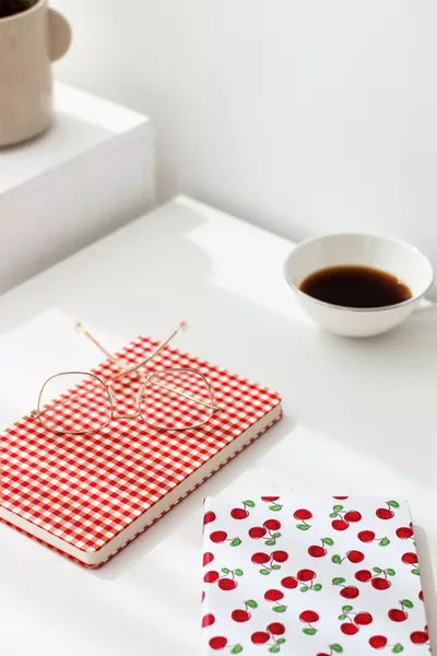 مجموعة دفترين  مخطط بمطاط وكيريّز