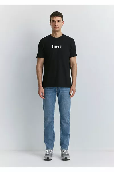 تيشيرت أسود بطبعة هاف، مقاس عادي / قصّة عادية 