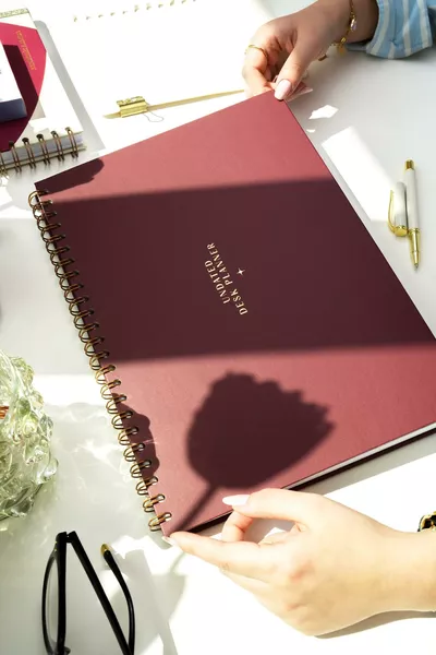 Безсрочен седмичен настолен планер  месеца Без дати Бордо