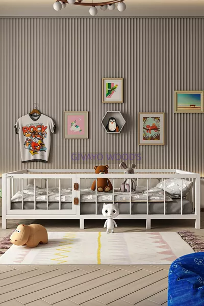 سرير أطفال من نوع مونتيسوري بأبواب من MDF