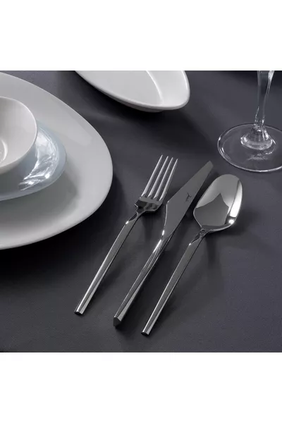 Комплект прибори за  души  части, кварц , вилици, лъжици, ножове