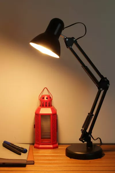 Настольная лампа Акробат с пружиной, металлическая, регулируемая на °, подвижная, для рабочего стола, черная