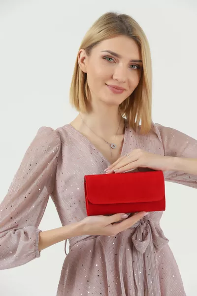 حقيبة سهرة من الجلد الأحمر السويدي