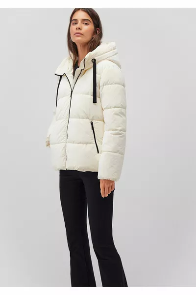 معطف منتفخ أبيض مقنع 