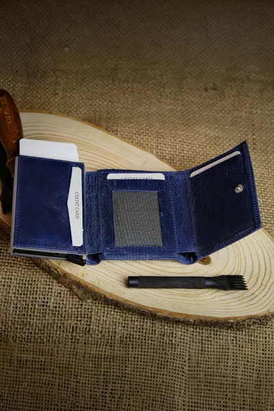 محفظة بطاقات رجالية زرقاء من الجلد الطبيعي مع آلية أوتوماتيكية وحماية RFID من Pescol