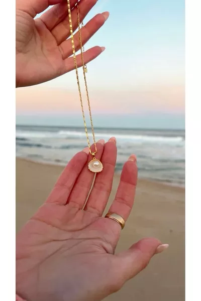 قلادة المحار باللؤلؤ