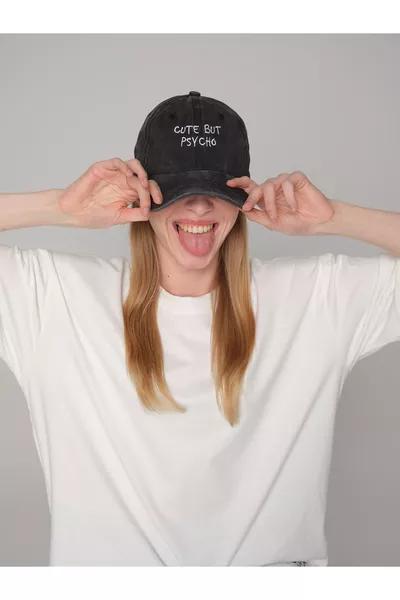 قبعة بيسبول لطيفة لكنها مجنونة يجب غسلها