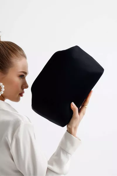 حقيبة يد نسائية سوداء كلاتش من هايبس