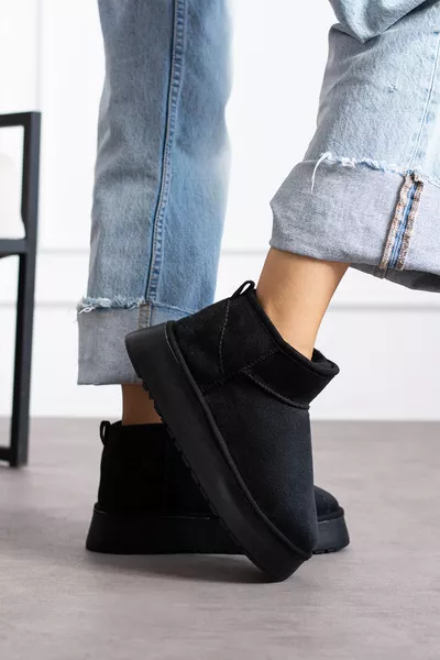 حذاء نسائي شتوي أسود قصير من الجلد المدبوغ مع تبطين فرو داخلي ونعل سميك مرتفع