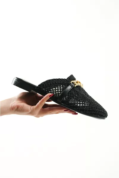 حذاء نسائي يومي مريح مغلق من الأمام من القش للزواج باللون الأسود