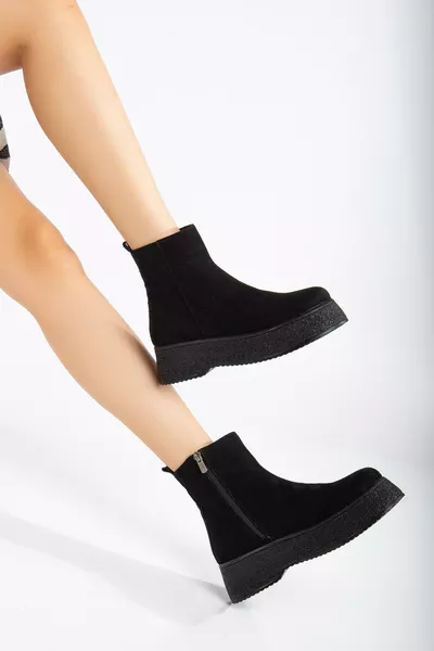 حذاء نسائي أسود من الجلد السويدي بسول سميك بدون أربطة