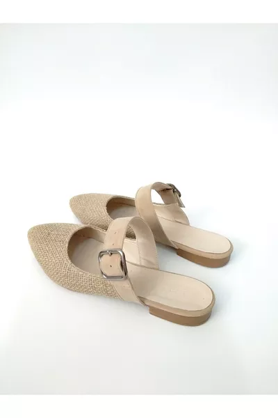 صندل نسائي بيج بقشة ومزود بإبزيم