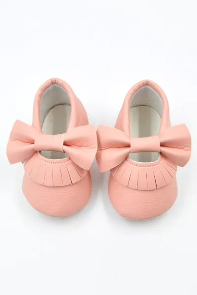 Детские туфельки с бантиком и кисточками пудрового цвета