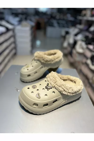 Дамски чехли с висока подметка от вълна със скъпоценни камъни