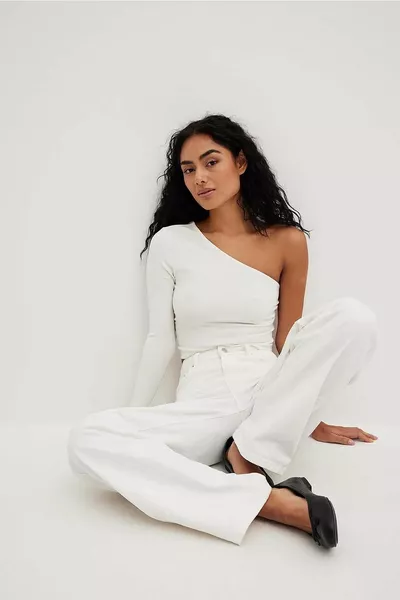 Camicetta a maniche lunghe aperta monospalla