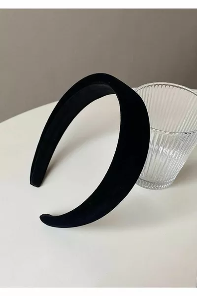 Corona nera riempita di spugna