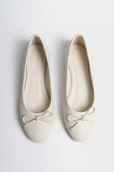 جلد طبيعي القوس جولة اصبع القدم المرأة الباليه الشقق