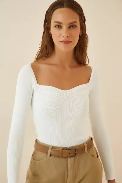 Pull en maille côtelée col cœur blanc femme 