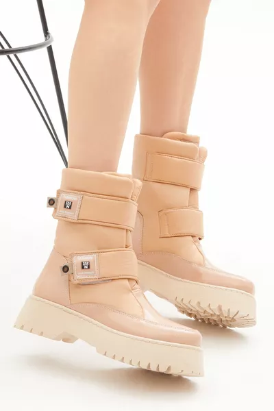 المرأة عارية عارضة العفن مزدوجة الفيلكرو عالية وحيد أحذية الثلج