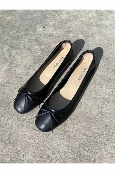 المرأة عارضة الباليه الشقق جولة اصبع القدم ، أسود جلد طبيعي الباليه الشقق