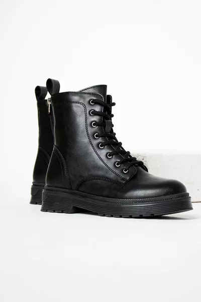 Дамски черни ботуши (ПОДМЕТКА 4 СМ)