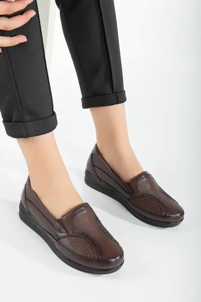  المرأة جلد طبيعي كامل العظام الحجر المطرزة أحذية أمي مريحة دون الكعب