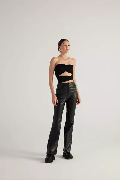 Pantaloni Dolores rialzati in pelle nera a vita alta da donna