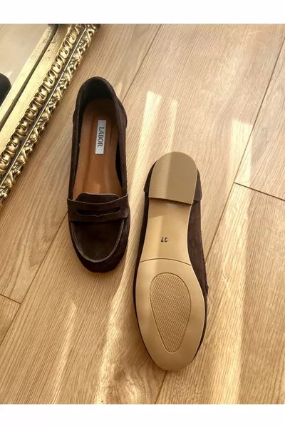 جلد طبيعي باليه مسطح بني من جلد الغزال -