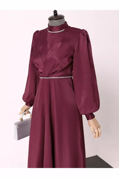 Satin evening dress with double layer waist and stone detail on the collar