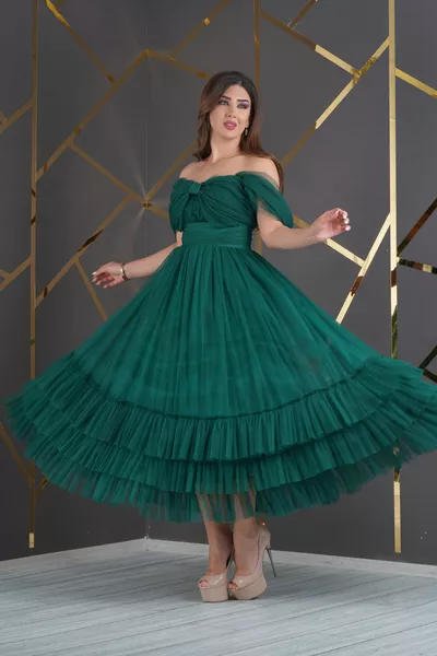 Tül Tasarım Omuz Göğüs Dekolteli Eteği Kat Kat Uzun Abiye