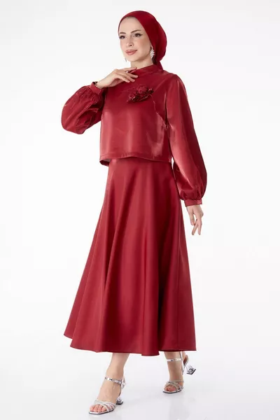 مستقيم القاضي الرقبة المرأة بورجوندي الساتان مساء اللباس - 