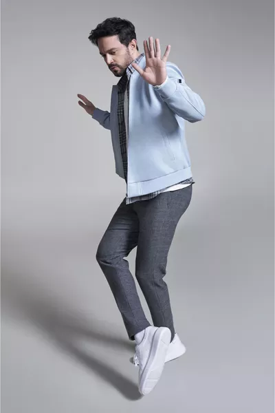 Мужская серая фланелевая рубашка в клетку с пуговичным воротником 