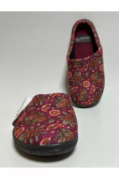 CASA INVERNALE DA DONNA E PANTOFOLE PER GLI OSPITI