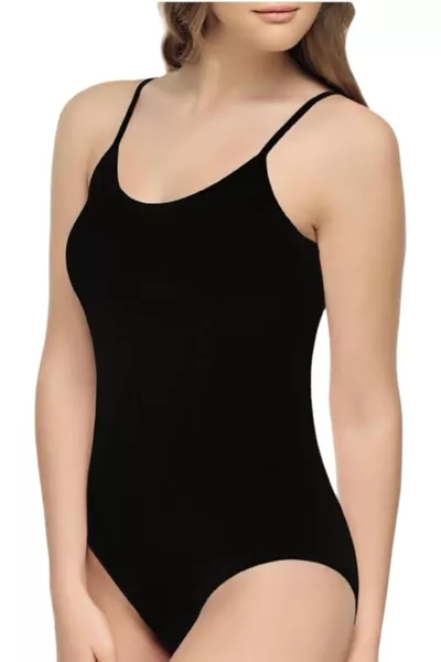 بدلة داخلية نسائية سوداء بثلاث قطع، بأشرطة وحمالات، مربوطة بأزرار وضاغطة ومطاطية