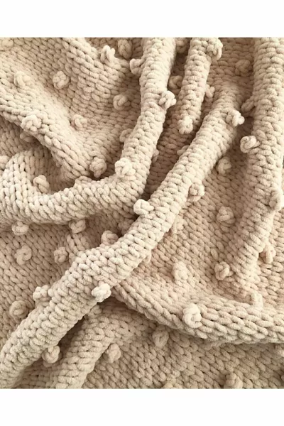 Babysdecke mit Silberknopf und Knospenmuster