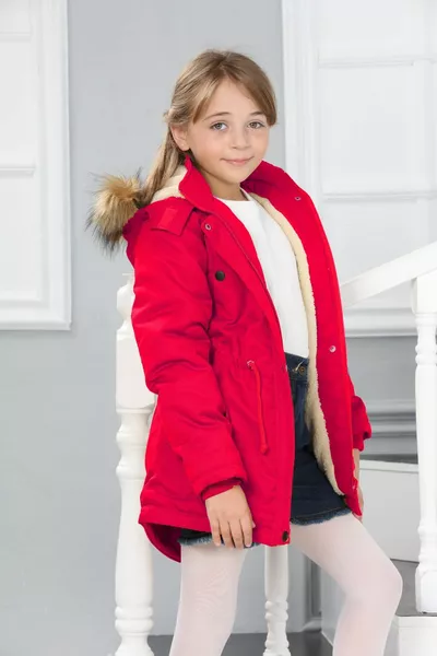 معطف طويل للفتيات مع بطانة من الفرو وقبعة قابلة للإزالة ضد الماء والرياح