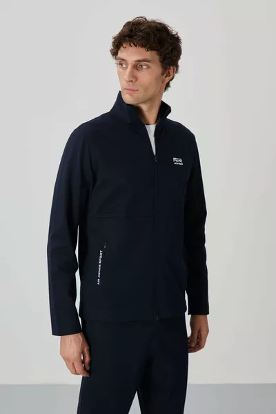 كارلوس لاسيفيرت طقم رجالي رياضي بقصة عادية - 